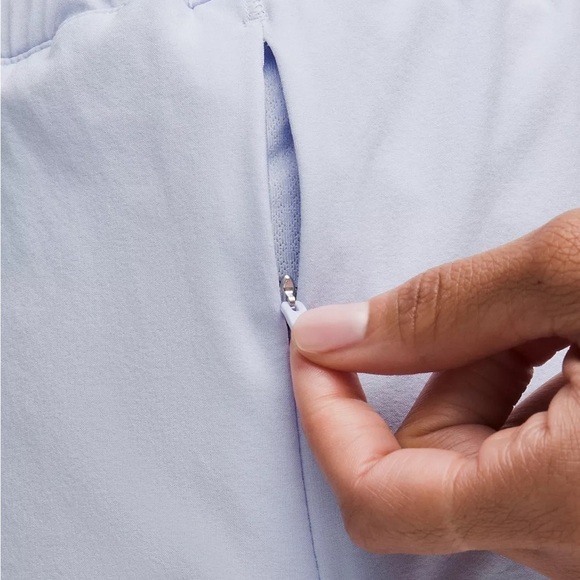 Lululemon
TRENDING
Hotty Hot High-Rise Lined Short 4" - Picture 5 of 5